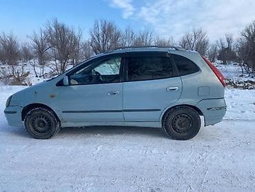 Компактвэн/хэтчбек 5‑дверный, светло‑голубой цвет кузова. Просторный