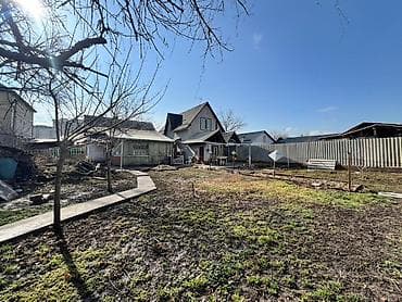 этажи: Продается два дома на одном участке 6 соток. В районе Жибек - жолу — 6