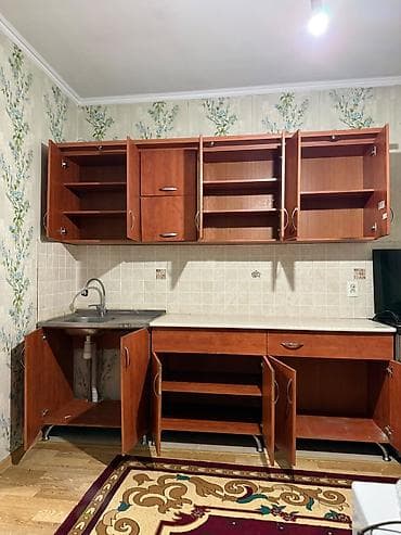 Кухонный гарнитур из ЛДСП в тёплом оттенке «вишня». Состав и размеры — 2