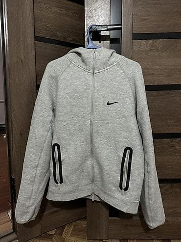 женский жынсы: Nike Tech Fleece Hoodie 
размер M.
Б/у, хорошее состояние 👍 — 1