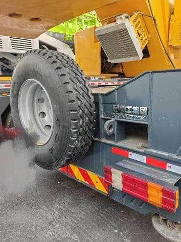 на железных номерах: Автокран, XCMG, 2021 г., от 30 м — 5