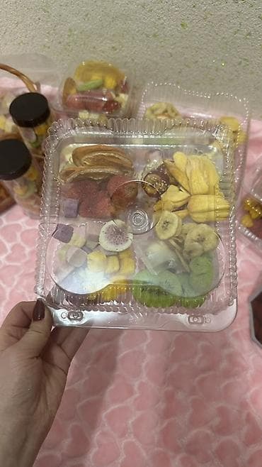 кона: Наборы с ассорти сухофруктов и снэков в подарочной упаковке. Состав — 3