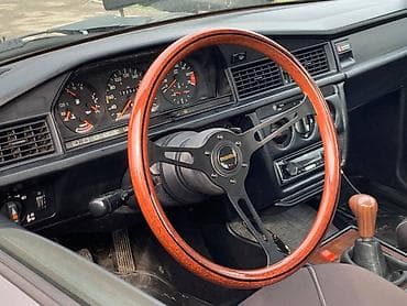 190: Mercedes-Benz 190: 1985 г., 2 л, Механика, Бензин — 5