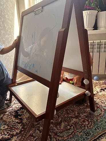 меловая магнитная доска: Детский стол, Б/у, Дерево, Самовывоз, Платная доставка — 1