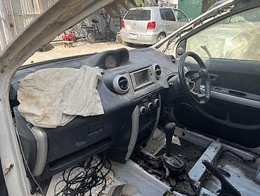 стекла на авто: Toyota Ist: 2003 г., 1.5 л, Автомат, Бензин, Хэтчбэк — 5