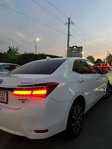 e2 byd: Toyota Corolla: 2018 г., 1.8 л, Автомат, Гибрид, Седан — 5