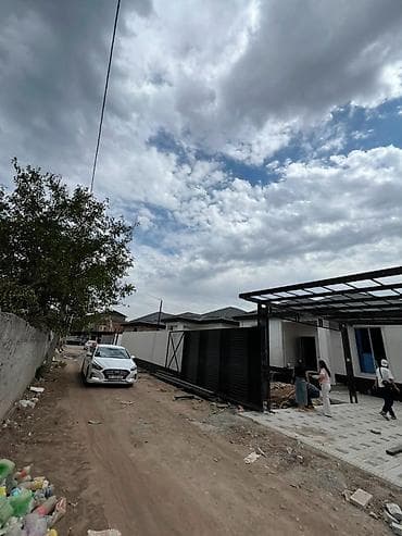 Үйлөр: Продается дома в районе Заря базар от трассы 100м Там есть 6 новых — 3