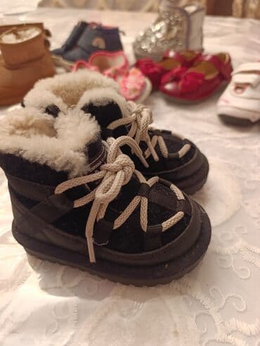 Босоножки, сандалии, шлепанцы: Продаю детскую ботинку. Размер 21. почти новый, хорошем состоянии — 3