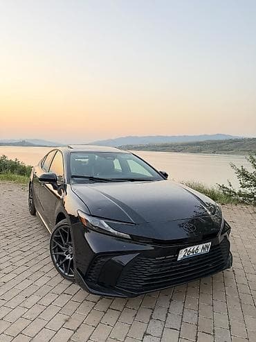 краун 2023: Toyota Camry: 2025 г., 2.5 л, Вариатор, Гибрид, Седан — 1