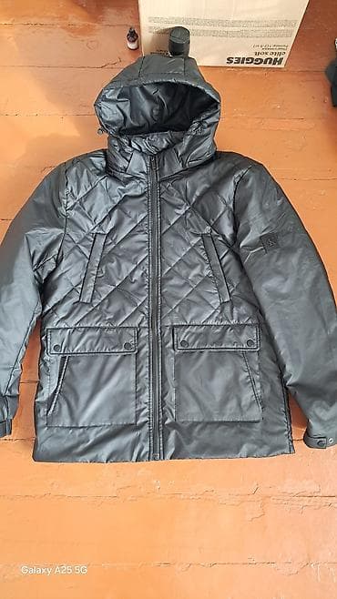 Футболки: Мужская утеплённая куртка с капюшоном, тёмно‑серая/чёрная. - Прямой — 1