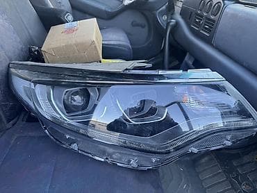 Автохимия: Передняя правая фара Kia 2018 г., Б/у, Оригинал — 1