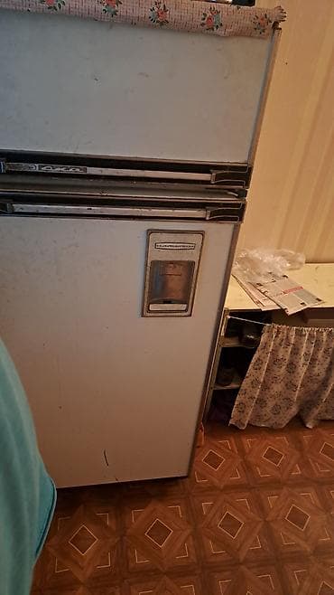 холодильник рабочий: Продаю 2х камерный холодильник, морозилка имеется. холодильник в — 1