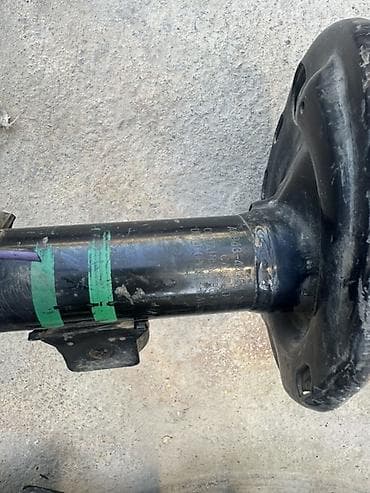 Передний амортизатор Toyota 2016 г., Б/у, Оригинал, США — 2