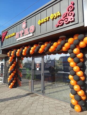 елка с игрушками: Композиция из воздушных шаров в серебристо-фиолетовых тонах. Включает — 2