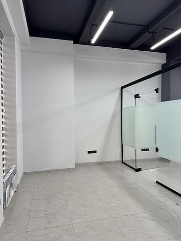 Коммерческая недвижимость: Аренда офисов, 65 м², В бизнес центре, С отдельным входом, С юридическим адресом — 7
