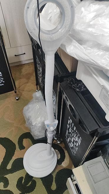 Напольная LED-лампа с кольцевой подсветкой и гибкой стойкой -