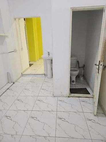 зал: Сдаётся 2х комнатное помещение 30кв.м. под коммерцию/офис на первом — 3