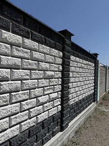 Декоративные бетонные секции для ограждений «под колотый кирпич» -