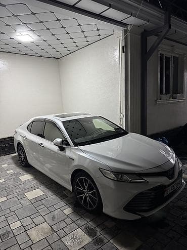 Продажа авто: Toyota Camry: 2019 г., Гибрид — 5