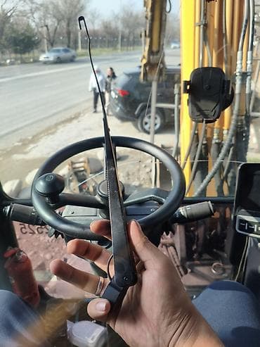 рабочий на производство: Держатель/рычаг стеклоочистителя для спецтехники и электромобилей - — 3