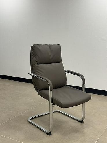 Офисное кресло, Без колесиков, цвет - Серый, Экокожа at lalafo.kg Офисное кресло, Без колесиков, цвет - Серый, Экокожа