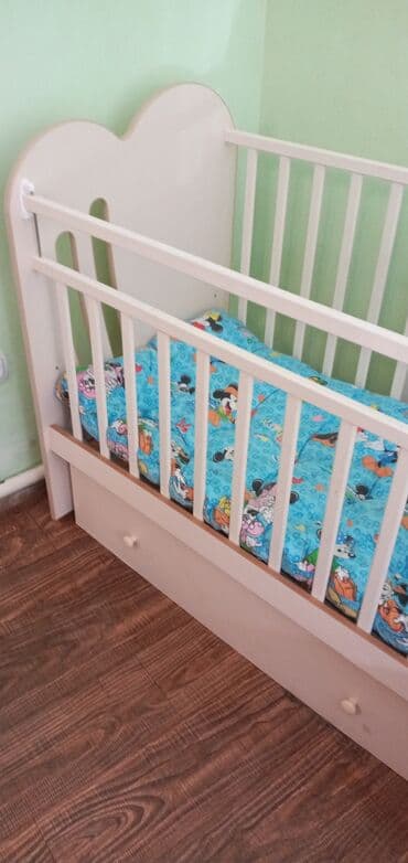 садовые столы и стулья: Детская кровать-качалка с поперечным маятником и с большим выдвежным — 6