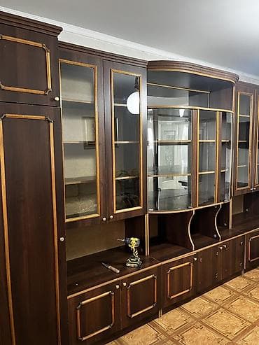 Мебель: Стенка-шкаф, Тип стенки-шкафа: Модульная, Для зала, Особенности: Для хранения посуды — 1