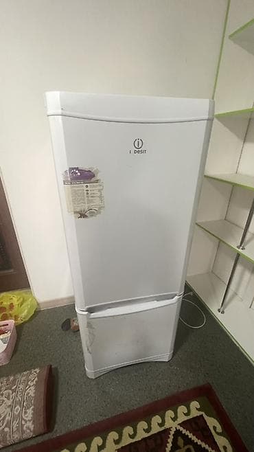 Холодильник Indesit, Б/у, Двухкамерный at lalafo.kg Холодильник Indesit, Б/у, Двухкамерный