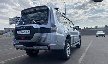 внедорожный картинг: Mitsubishi Pajero (четырёхдверный внедорожник), серебристый металлик — 3