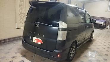 срочно продать машину: Toyota Voxy: 2005 г., 2 л, Вариатор, Бензин, Минивэн — 2