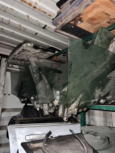 эшиктер: Переднее левое Subaru, Б/у, Оригинал — 1