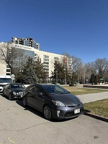 lada priora: Toyota Prius: 2015 г., Гибрид, Хэтчбэк — 2