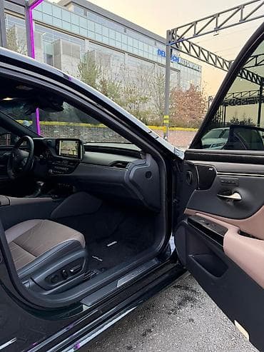 e 55 amg: Lexus ES: 2022 г., 2.5 л, Гибрид — 10