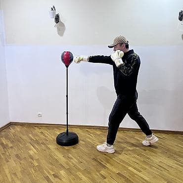 Боксёрская груша с Кожаными перчаткими подойдёт для взрослых и детей