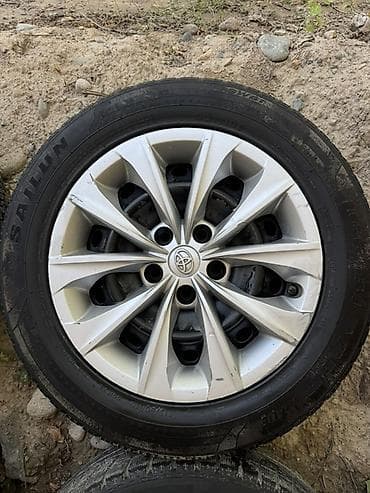 Комплект штампов из 4 колес Toyota на литых дисках. - Диски — 4