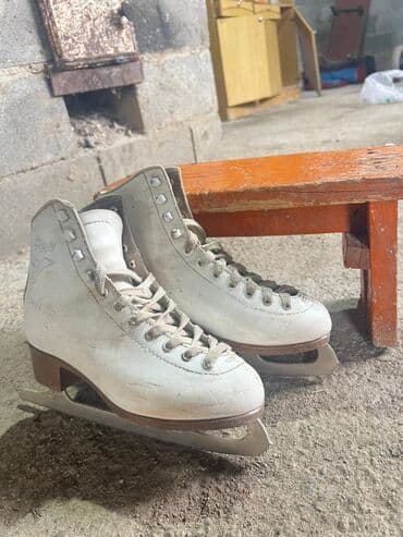 аренда музыкальных инструментов: Разные пары коньков для хоккея и фигурного катания. В наличии на — 4