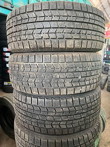 Зимняя японская шина. Фирма Dunlop made in Japan. Размер 215/55R16