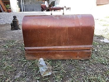 требуется швейный цех: Ручная швейная машина в деревянном чемодане. - Классическая чугунная — 1