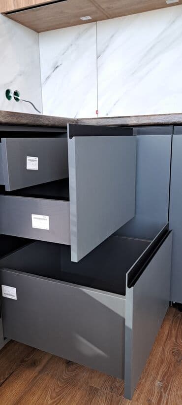 бишкек эмерек: Буйрутма эмеректер, Конок бөлмөсү, Үстөл үстү, Шкаф, Илгичтер — 6