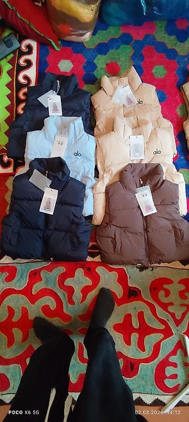 купить бу дубленку женскую: Утеплённые женские жилеты - Модель: пуховая/дутая жилетка без рукавов — 4