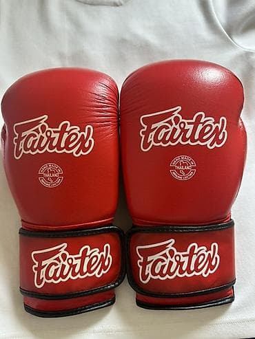 Боксерские перчатки Fairtex (классическая красная расцветка), ручная