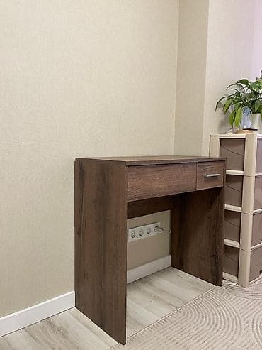 Мебель: Компактный туалетный/рабочий столик с откидной крышкой-зеркалом и — 2