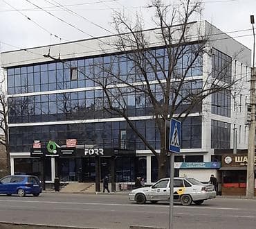 Коммерческая недвижимость: Аренда офисов, 33 м², В бизнес центре, 1 линия, С отдельным сан узлом — 1