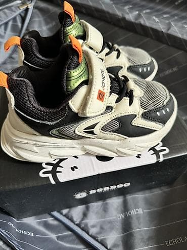 обувь 27 размер: Детские б/у кроссовки Jomoto
Состояние - хорошее. ( 4/5)
Размер - 28 — 3