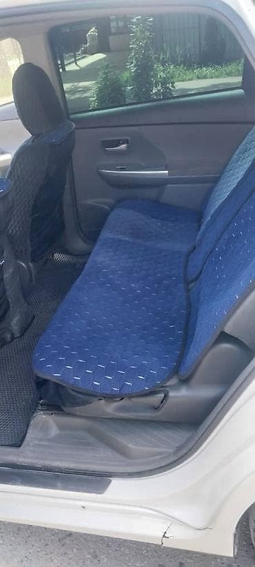 семейный авто: Toyota Prius V: 2012 г., Гибрид, Универсал — 7