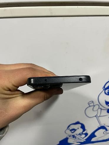 планшет чехол: Смартфон с большим безрамочным дисплеем с вырезом под фронтальную — 4