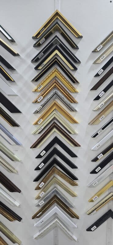 зеркало с камодом: В наличии! Зеркало с тёмно-коричневой рамой, рамка ПВХ. Ширина рамки — 8