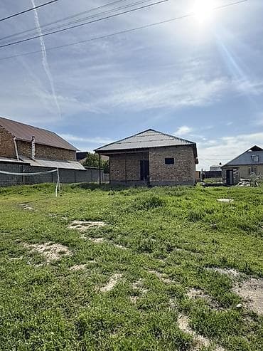 дом в токмаке: Бишкек, Первомайский район. Продается дом на участке 4 сотки. - Один — 2