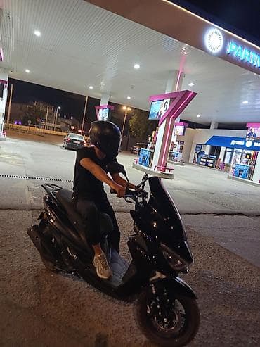 Скутер/максискутер черного цвета продается 54 мин сом 180 кубовый