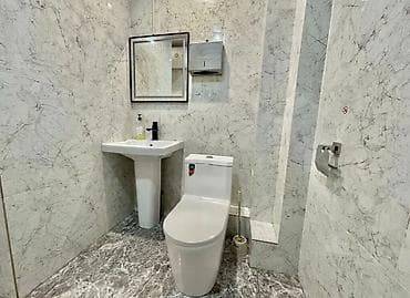 сдается офис: Аренда офисов, 275 м², В жилом комплексе, С видом на горы, 1 линия, С оборудованием — 5